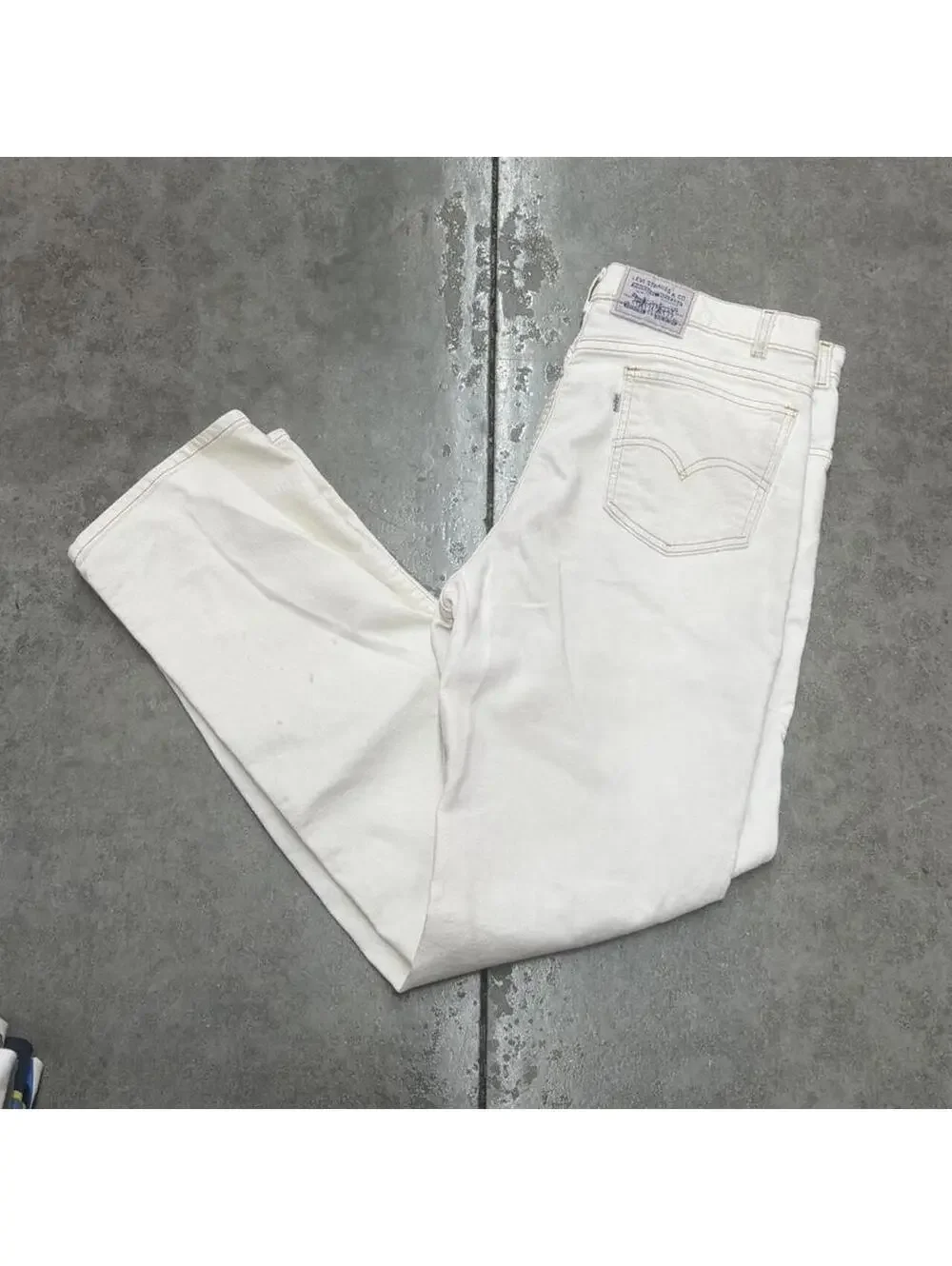 vintage levis made in usa white relaxed baggy fit jeans size 36 x 32